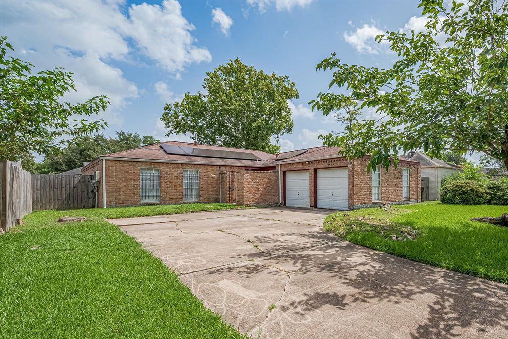 10534 Evesborough Drive, Houston, TX 77099