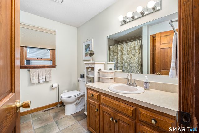 192 Oldefield Farms 192, Enfield, CT 06082