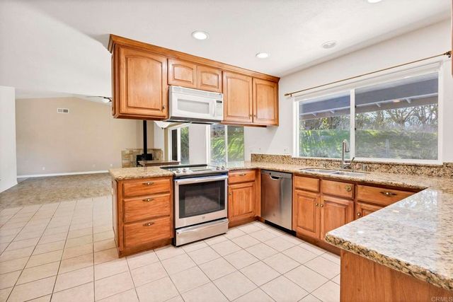 1420 Wilshire Rd, Fallbrook, CA 92028