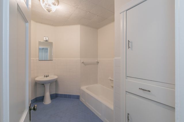 4219 Calmont Avenue, Fort Worth, TX 76107