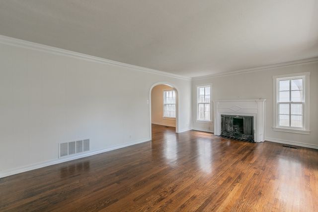 4219 Calmont Avenue, Fort Worth, TX 76107