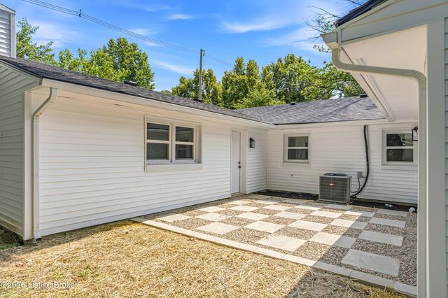 2419 Woodmont Dr, Louisville, KY 40220