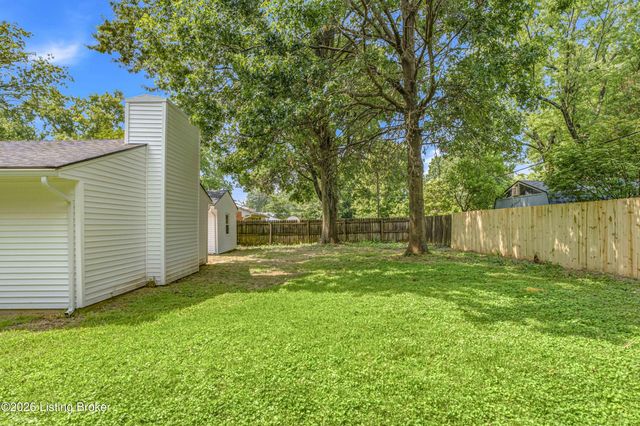2419 Woodmont Dr, Louisville, KY 40220