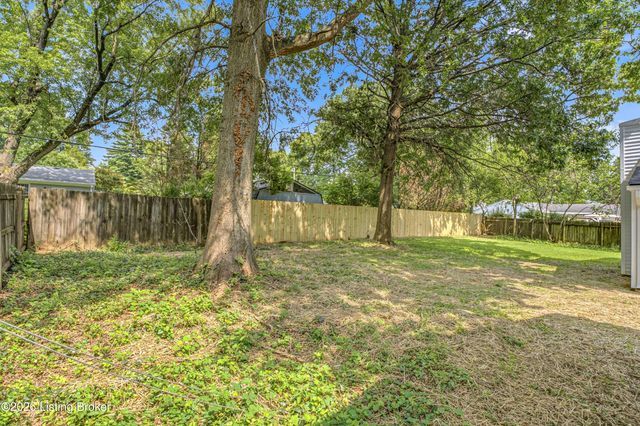 2419 Woodmont Dr, Louisville, KY 40220