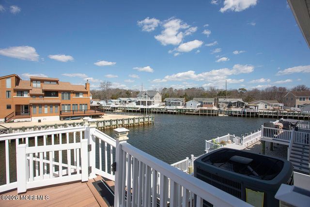 76 Claudia Lane, Manahawkin, NJ 08050