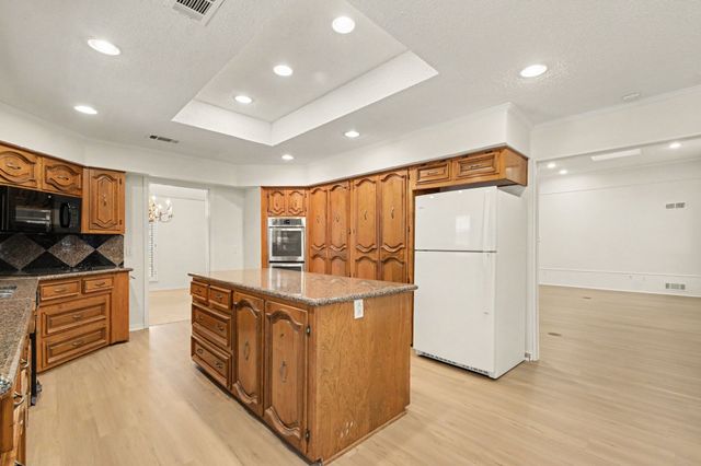 9632 Robin Meadow Drive, Dallas, TX 75243