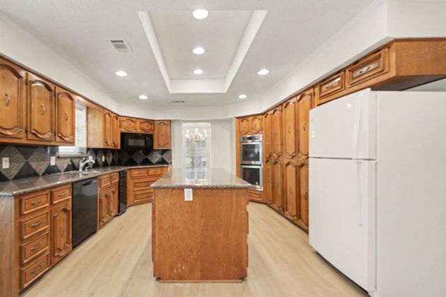 9632 Robin Meadow Drive, Dallas, TX 75243