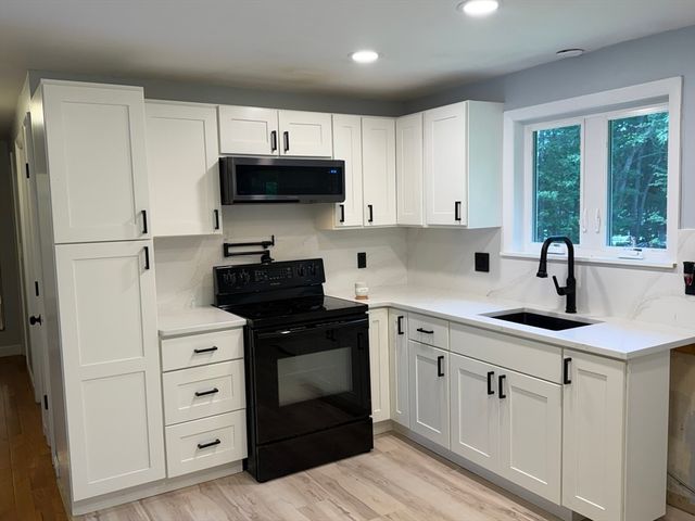 11 C H Clark Dr, Freetown, MA 02702