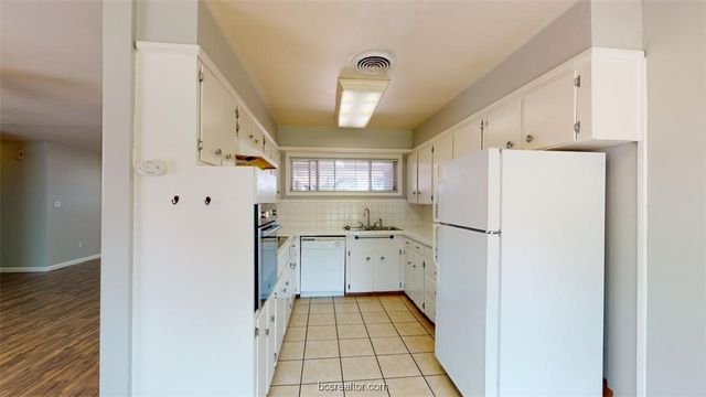 1618 George Bush Drive, College Station, TX 77840