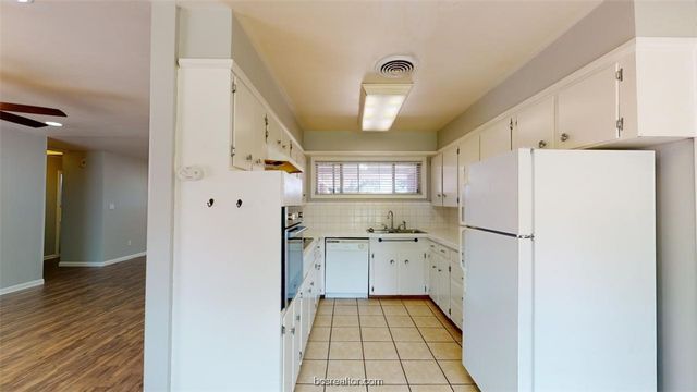 1618 George Bush Drive, College Station, TX 77840