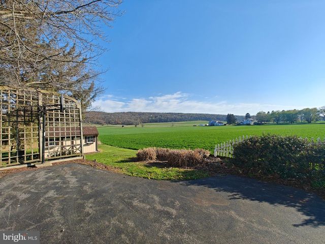 3422 COMPASS RD, Gap, PA 17527