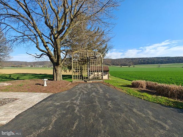 3422 COMPASS RD, Gap, PA 17527