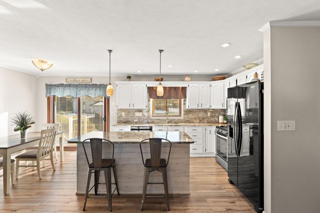 6476 W Lee Len Trail, La Porte, IN 46350