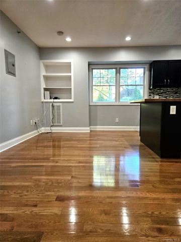 93 Hempstead Avenue #102, Lynbrook, NY 11563