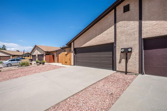 19 Pineridge Court, Pueblo, CO 81001