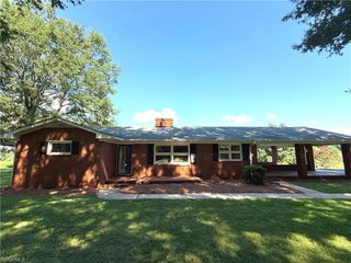 6014 Vienna Dozier Road, Pfafftown, NC 27040