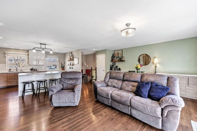 2455 KINGSTON PLACE, Oshkosh, WI 54904