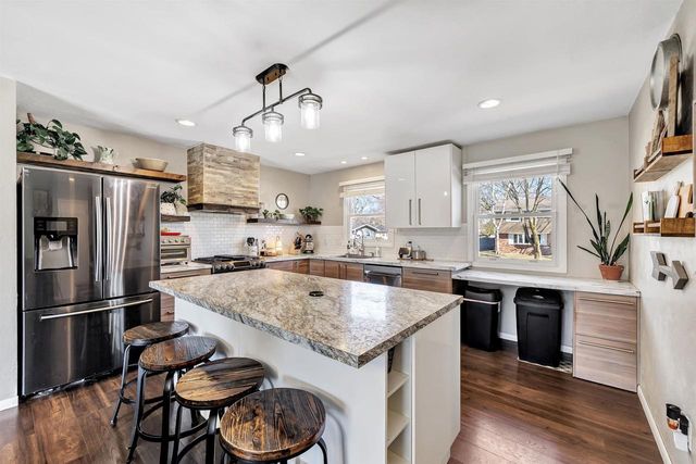 2455 KINGSTON PLACE, Oshkosh, WI 54904