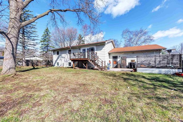 2455 KINGSTON PLACE, Oshkosh, WI 54904