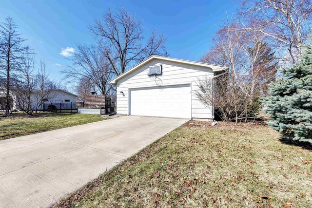 2455 KINGSTON PLACE, Oshkosh, WI 54904