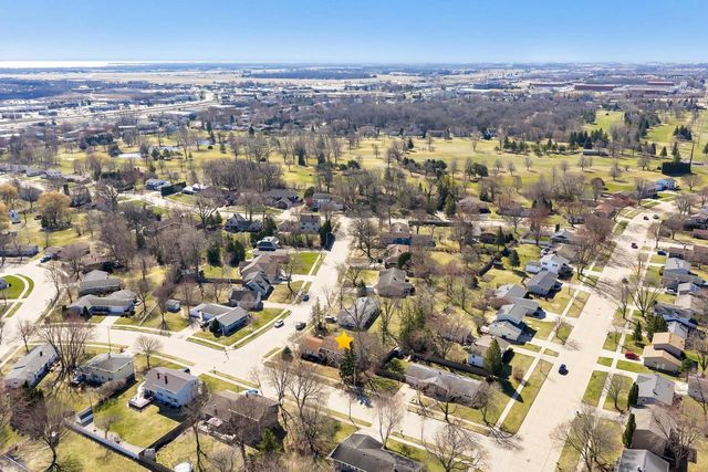 2455 KINGSTON PLACE, Oshkosh, WI 54904