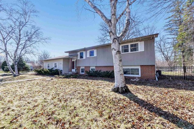 2455 KINGSTON PLACE, Oshkosh, WI 54904
