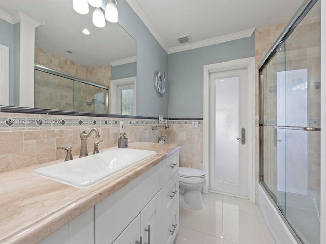 8205 SW 116th St, Miami, FL 33156