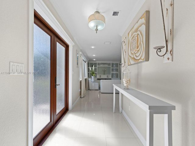 8205 SW 116th St, Miami, FL 33156