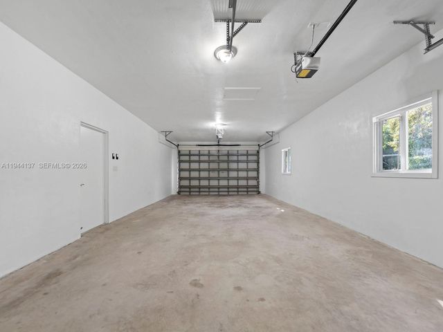 8205 SW 116th St, Miami, FL 33156