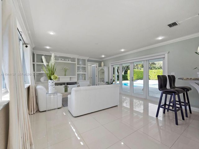 8205 SW 116th St, Miami, FL 33156