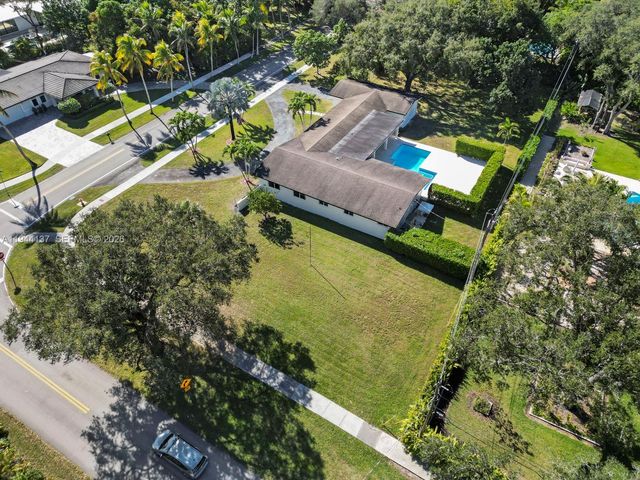 8205 SW 116th St, Miami, FL 33156