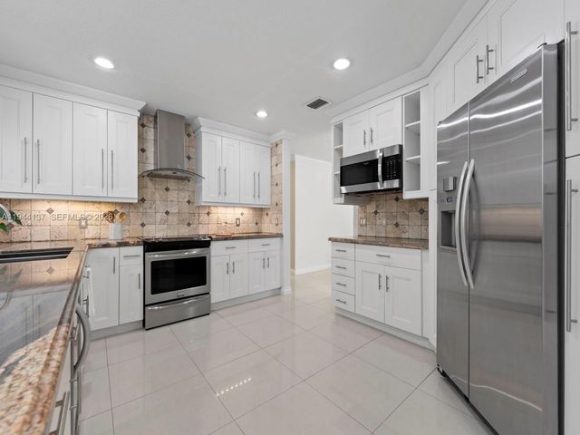 8205 SW 116th St, Miami, FL 33156