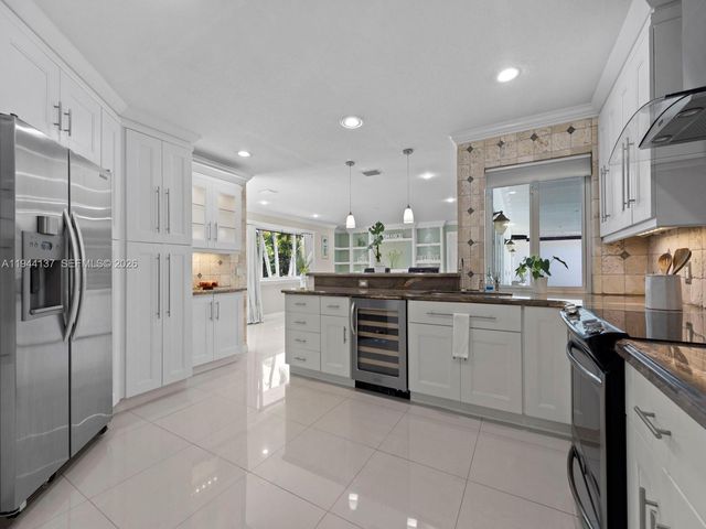 8205 SW 116th St, Miami, FL 33156