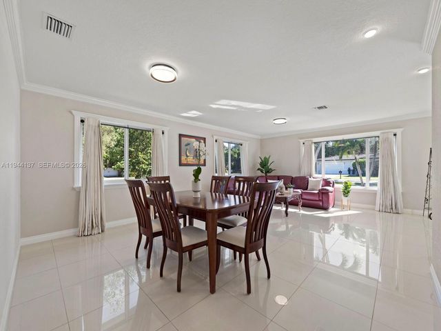 8205 SW 116th St, Miami, FL 33156