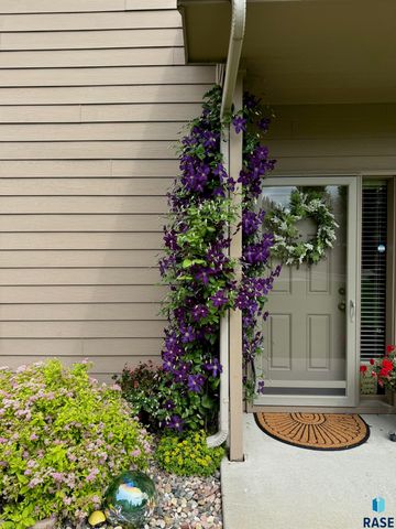 8103 S Brenda Pl Place, Sioux Falls, SD 57108