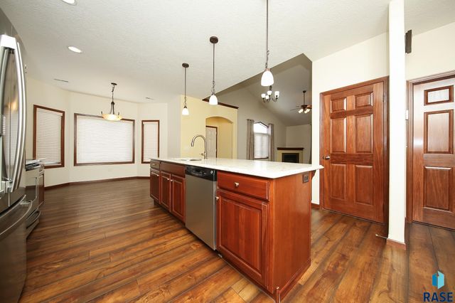 8103 S Brenda Pl Place, Sioux Falls, SD 57108