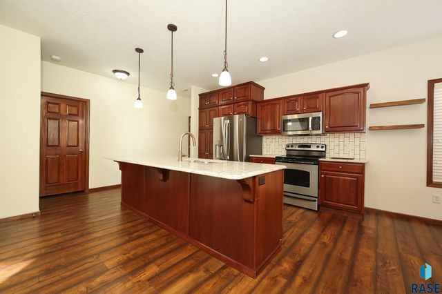 8103 S Brenda Pl Place, Sioux Falls, SD 57108