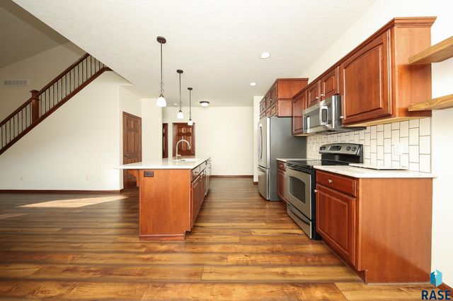 8103 S Brenda Pl Place, Sioux Falls, SD 57108