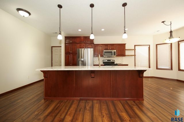 8103 S Brenda Pl Place, Sioux Falls, SD 57108