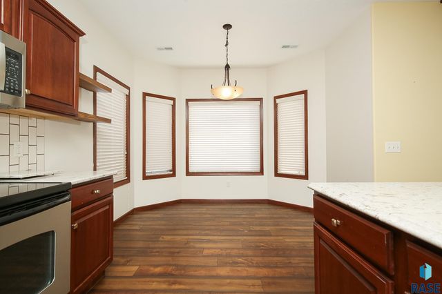 8103 S Brenda Pl Place, Sioux Falls, SD 57108