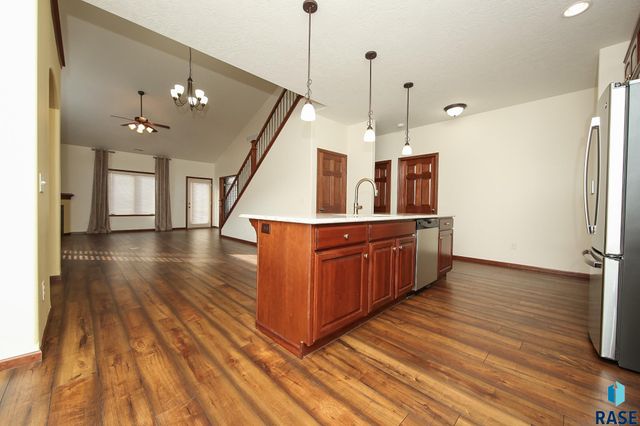 8103 S Brenda Pl Place, Sioux Falls, SD 57108