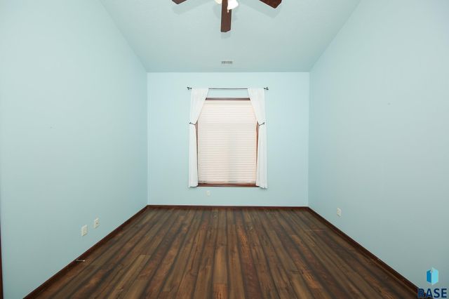 8103 S Brenda Pl Place, Sioux Falls, SD 57108