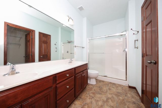 8103 S Brenda Pl Place, Sioux Falls, SD 57108