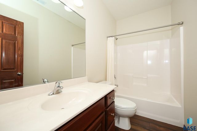 8103 S Brenda Pl Place, Sioux Falls, SD 57108