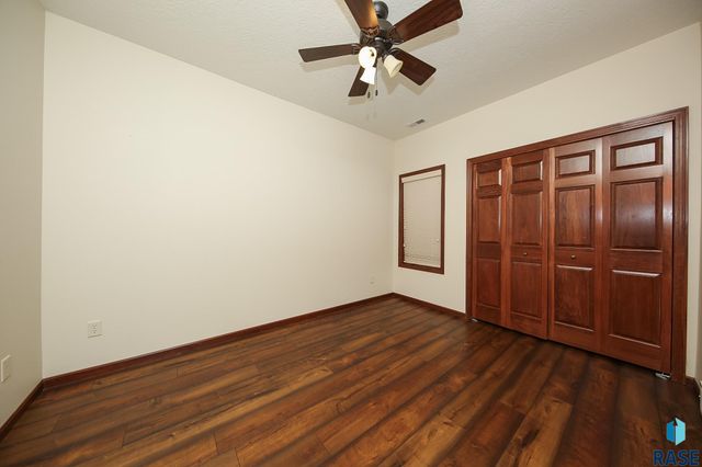 8103 S Brenda Pl Place, Sioux Falls, SD 57108