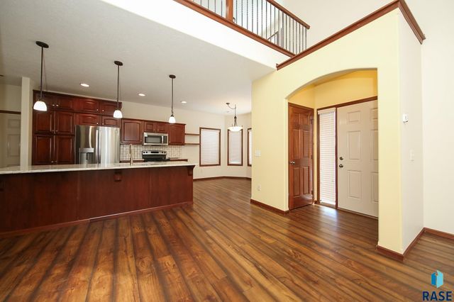 8103 S Brenda Pl Place, Sioux Falls, SD 57108