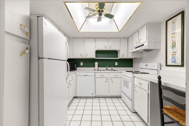 584 FAIRWAYS CIRCLE A, Ocala, FL 34472