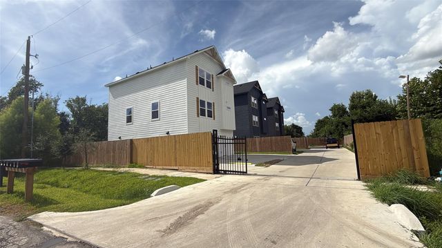 8019 Birmingham Street A, Houston, TX 77028