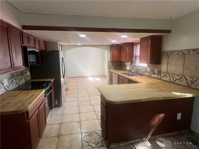 6200 Weybridge Drive, Dayton, OH 45426