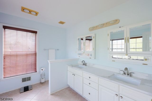 7 Newell St, Hillsborough Twp., NJ 08844